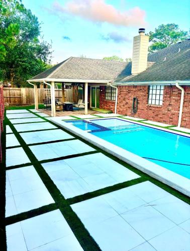 Entire Home Minutes From NASA, with Pool in Clear Lake