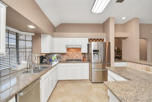 Entire Home Minutes From NASA, with Pool in Clear Lake