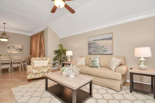 Entire Home Minutes From NASA, with Pool in Clear Lake