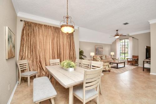 Facilities, Entire Home Minutes From NASA, with Pool in Clear Lake