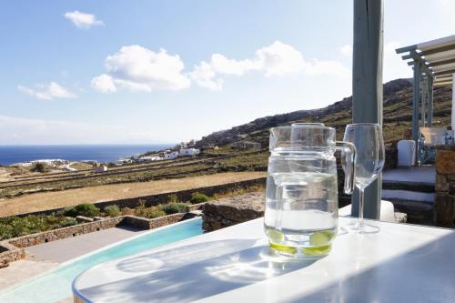 Studio with Sea View (2 Adults) image 9