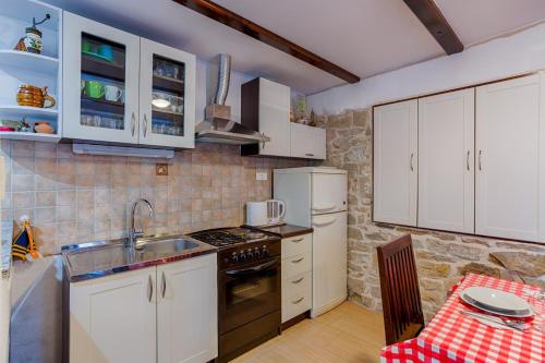 Tomo Apartment - image 10