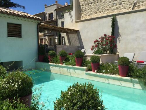 Peldbaseins, Boutique Hotel La Villa Montesquieu & sa piscine in Laudun-l'Ardoise