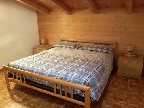 2 bedrooms, 5 beds