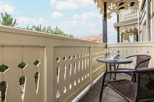 Hotel&Spa Stary Dziwnów basen swimming pool – Dziwnow, KY
