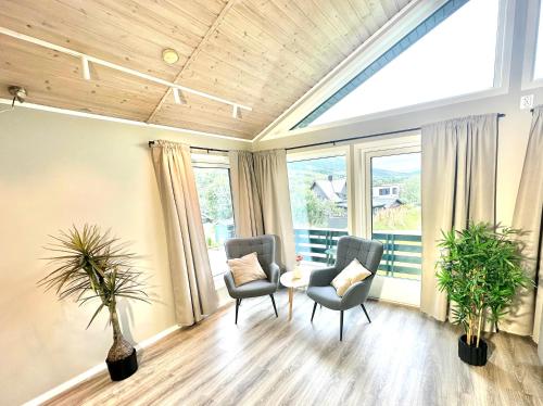 Garden, Kaldfjord Aurora Apartments New Top floor in Kvaloysletta