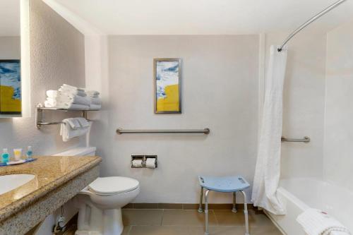 Comfort Inn Oak Ridge - image 14