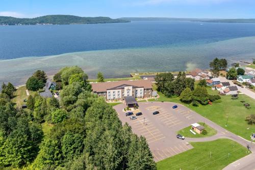 . Comfort Inn & Suites Munising-Lakefront