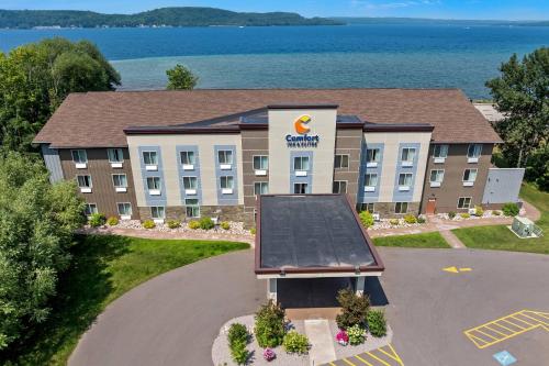 Comfort Inn & Suites Munising-Lakefront in Munising, USA