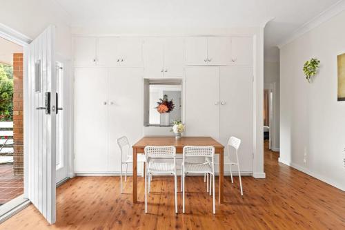 Kitchen, No Frill Affordable Single Room - Seconds to Transport & Shops - Shared Bathroom in Upper North Shore