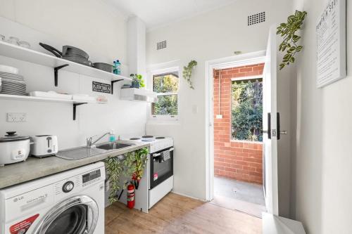 Kitchen, No Frill Affordable Single Room - Seconds to Transport & Shops - Shared Bathroom in Upper North Shore