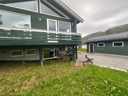 Exterior view, Kaldfjord Aurora Apartments New Top floor in Kvaloysletta