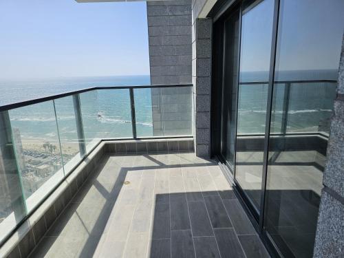 High sea luxury apartment in Bat Yam