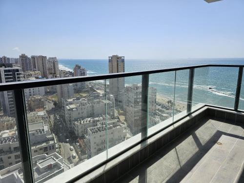High sea luxury apartment in Bat Yam