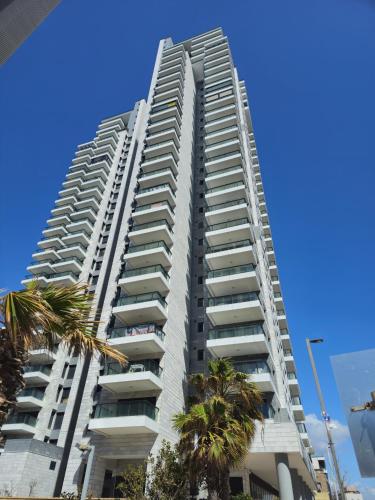 High sea luxury apartment in Bat Yam