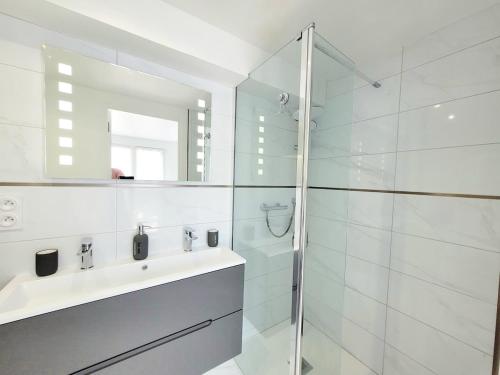 Logement independant "Les Coquelicots", terrasse proche des plages et Montpellier in Fontcaude