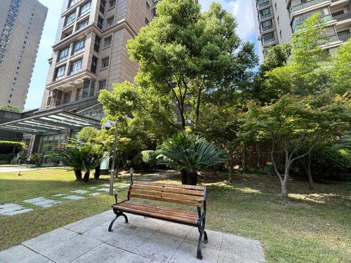 Exterior view, Shanghai Serviced Apartments near Shanghai First People's Hospital