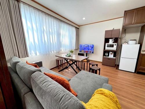 New! Stay in Kamata West Exit Gourmet Street!, Tokio