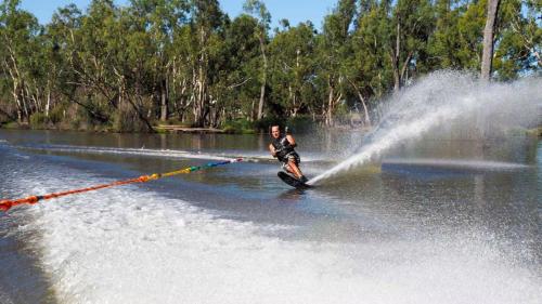 Riverfront Escape - Pool Fun and Space for Everyone, Moama (foto 3)