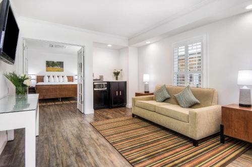 Aggie Inn, an Ascend Collection Hotel Room Type - King Suite