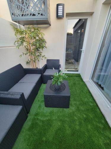 Studio elegant l'orchidee Jacuzzi en interieur toute l'annee in Fontcaude