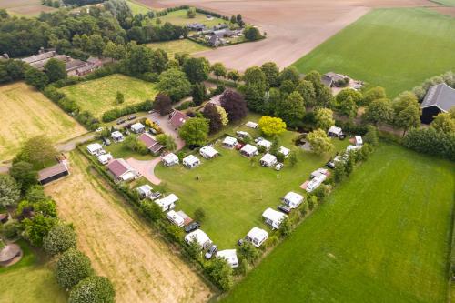 Ruime caravan op gezellige minicamping in Lichtenvoorde