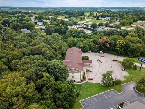 Comfort Inn & Suites East Moline near I-80 in East Moline, USA