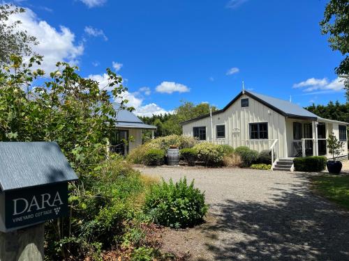 ทัศนียภาพภายนอกโรงแรม, Dara Vineyard Cottage in มาร์ตินโบรช์