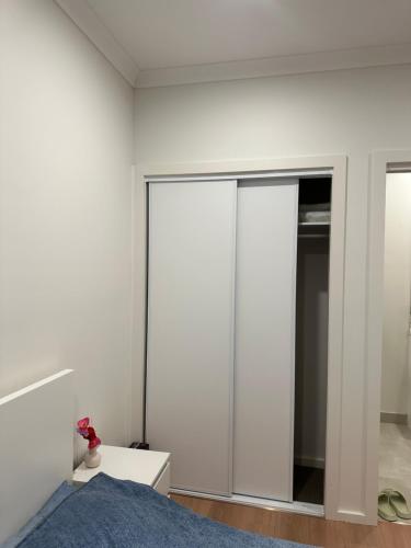 Mooroolbark 火车站附近的阳光大床房 in Mooroolbark