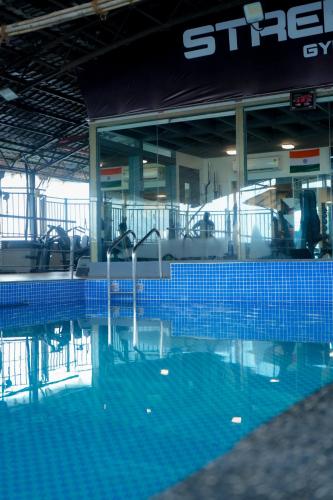 สระว่ายน้ำ, Ramee Guestline Hotel Juhu, Mumbai in จูฮู บีช