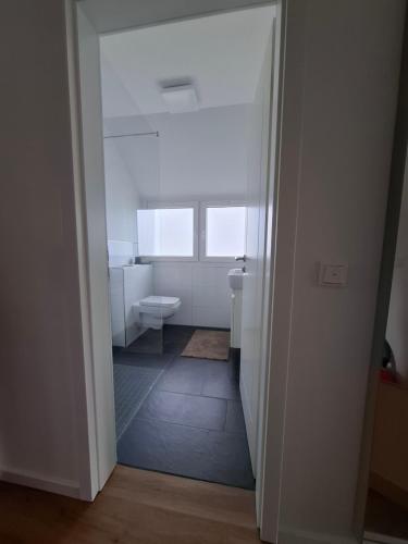 ห้องน้ำ, Bright 3-room apartment - space for family & friends in เทคเลนบวร์ก