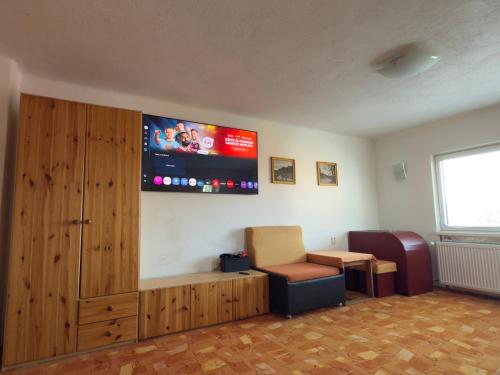 2 bedrooms, 5 beds