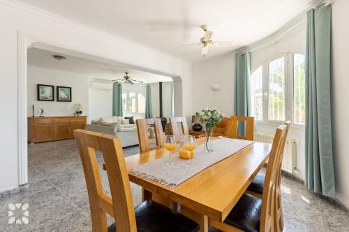 Villa Mackay by Abahana Villas - image 4
