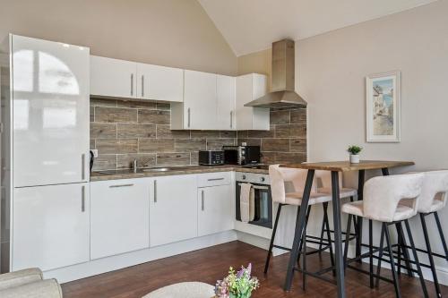 2 Bedroom Flat, Balcony, Parking, Near Castle - By Tempstay, Windsor (photo 6)