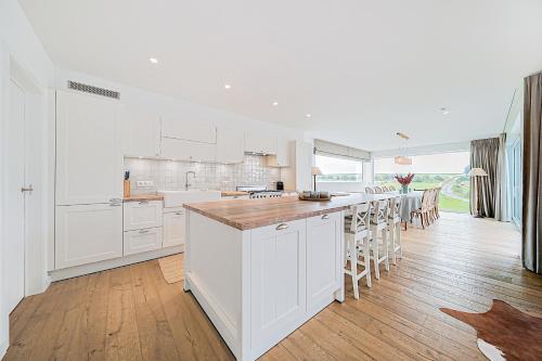 Konyha, Maison MadArt surround yourself in nature in Bievre