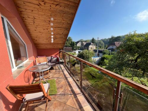 Podkrovni apartman s balkonem in Radvanice a Bartovice