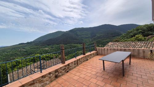 Belle maison cévenole, terrasse, vue panoramique (Belle maison cevenole, terrasse, vue panoramique) in Cros