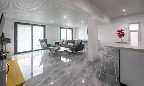 Beach Front Condos in ケイ ベイ