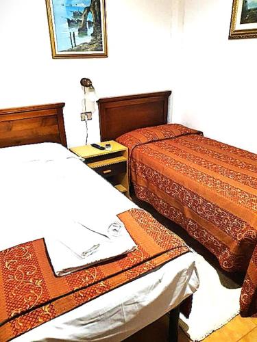 3 twin beds