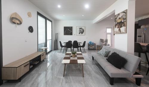 Beach Front Condos in ケイ ベイ