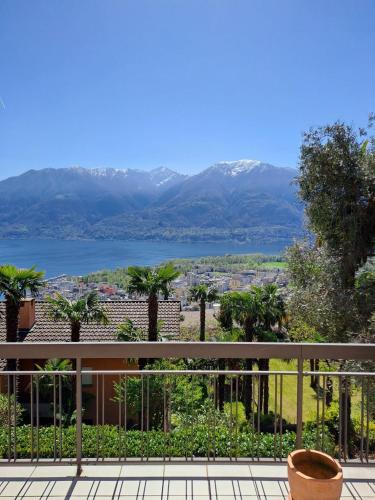 Villa Ida, 1 Stock by HolAp SA in Monti Trinita