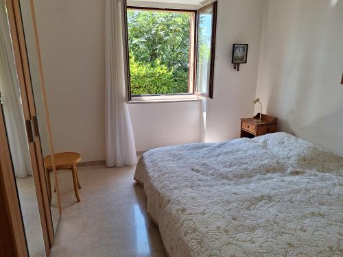 Villa Ida, 1 Stock by HolAp SA in Monti Trinita