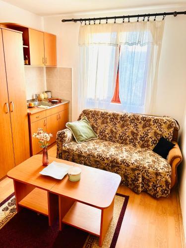 . Apartman Aki