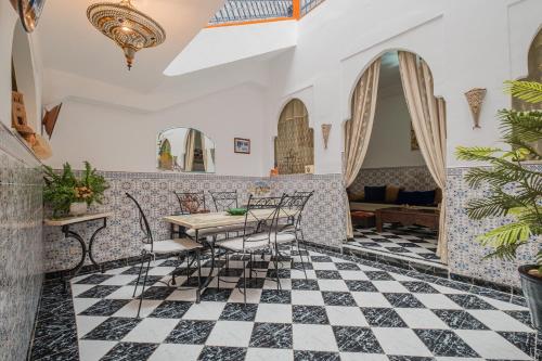Riad Flowers