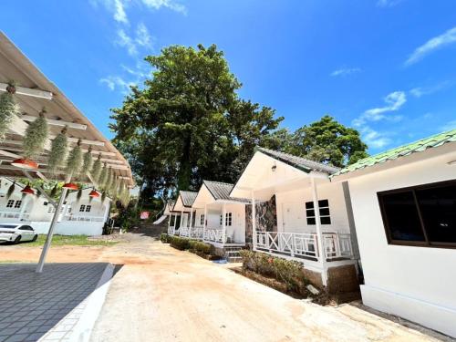 Udvendig, Private Paradise Resort in White Sand Beach