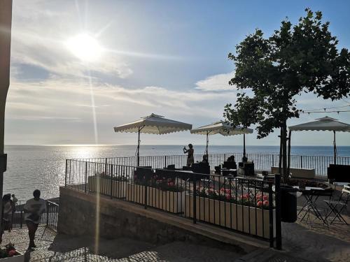 Dipintoditurchese, appartamento sul mare di Sorrento in Meta