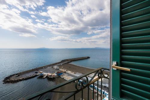 Dipintoditurchese, appartamento sul mare di Sorrento in Meta