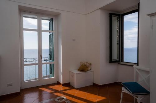 Dipintoditurchese, appartamento sul mare di Sorrento in Meta