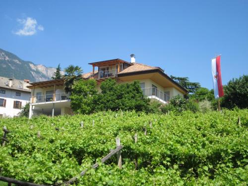 Ferienwohnungen St. Michael, Unterkunft in Eppan an der Weinstraße