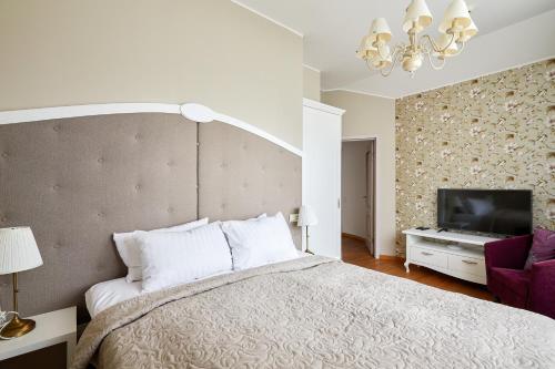 1 king bed, 1 queen bed